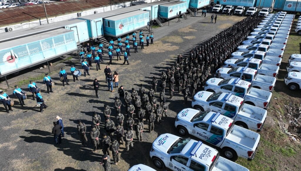 Una parte de los nuevos patrulleros presentados en La Matanza por Fernando Espiniza y Axel Kiciloff