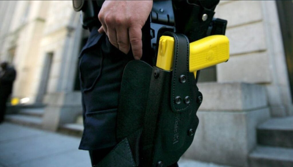 Los agentes de CABA que usarán las pistolas Taser recibieron una capacitación de tres semanas que los habilitó a su uso.