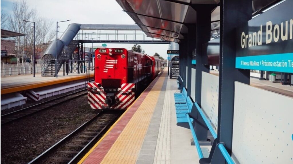 Los usuarios del ferrocarril Belgrano Norte fueron sorprendidos con la noticia de la reducción del servicio en el ramal que une Retiro con Villa Rosa.