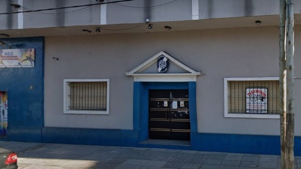 Dramático robo en Avellaneda: tres delincuentes ingresaron armados a un club de barrio