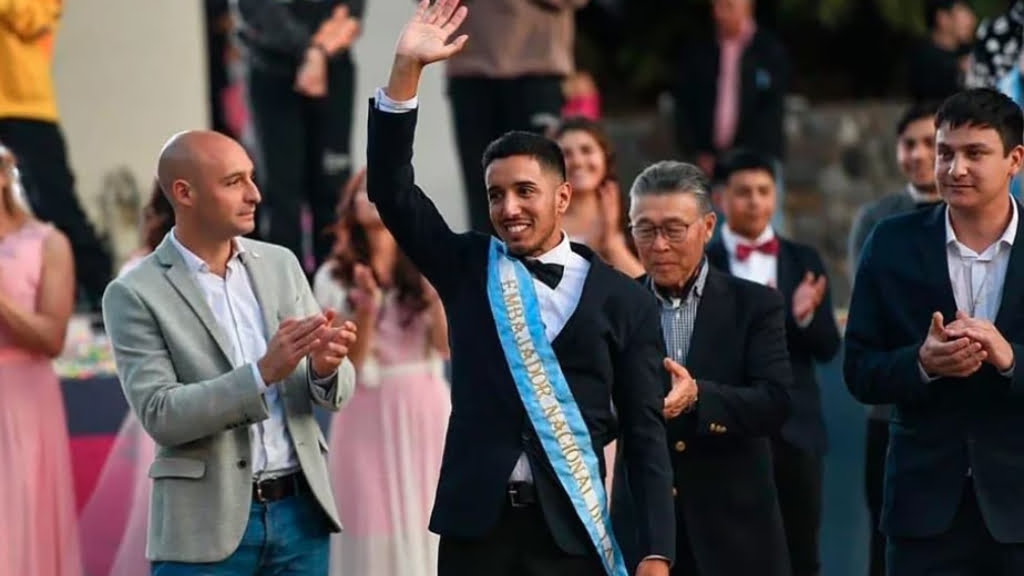 Nicolás Brandana fue uno de los cuatro ganadores que fueron nombrados embajador de la Fiesta Nacional de la Flor en Escobar.