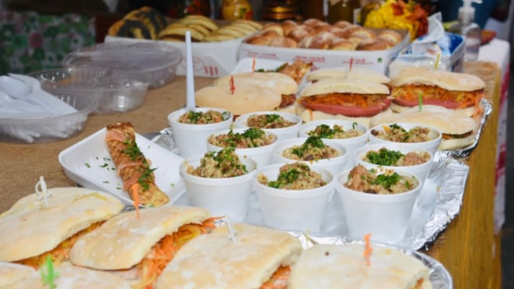 Cada país presenta sus platos típicos en la Feria de las Colectividades de CABA.