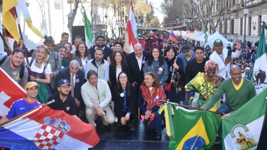 Unas 80 colectividades profundamente arraigadas a Buenos Aires estarán presentes en la Avenida de Mayo el próximo 10 de septiembre.