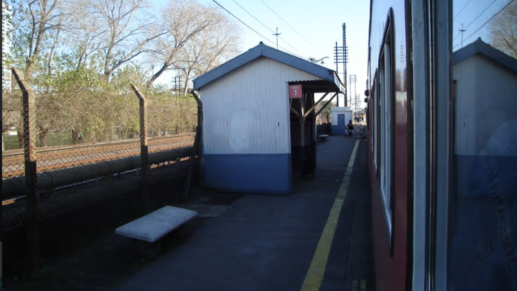 La actual estación Saldías es la parada menos usada del Ferrocarril Belgrano, por su cecanía a un barrio de emergencia y lejanía con calles de tránsito contínuo.