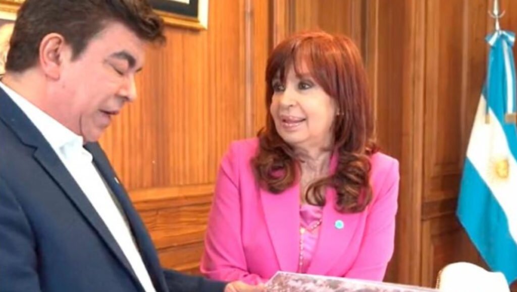La vice presidenta de la Nación, Cristina Kirchner, recibió en su despacho del Senado al intendente de La Matanza, Fernando Espinoza.