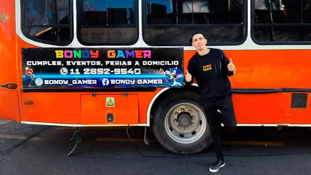 Berazategui: cómo funciona el Bondy Gamer, un increíble colectivo equipado con cientos de videojuegos