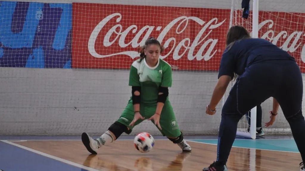 Lomas de Zamora: quién es Kira Cirillo, la arquera de 14 años que juega en Camioneros y fue convocada para la Selección Mayor de Futsal