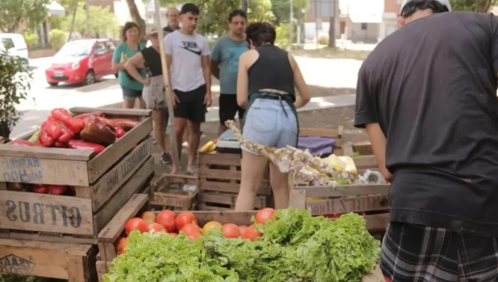 Los Mercados Bonaerenses llegan a Morón con grandes descuentos en alimentos: los lugares donde estarán esta semana y la lista de precios que ofrecerán