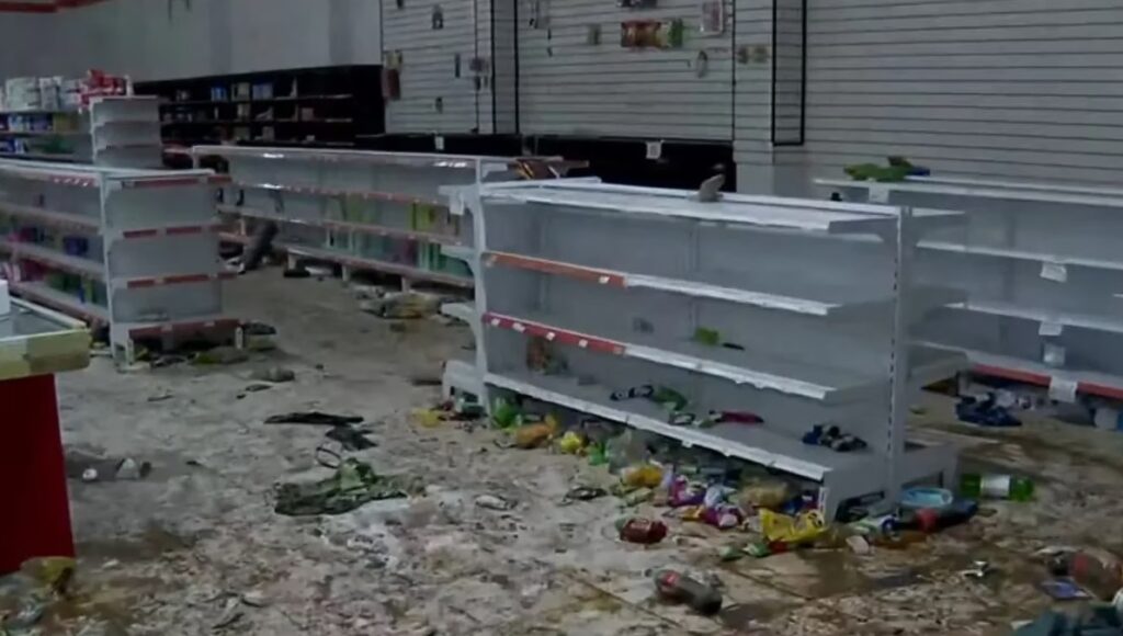 “Se llevaron todo”: el dramático relato de los dueños del supermercado que saquearon e incendiaron en Moreno