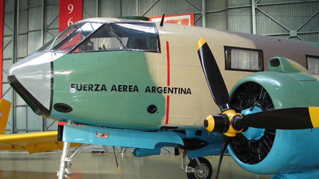 El Museo Nacional de Aeronáutica de Morón inaugura una increíble exposición de autos antiguos: cuándo será