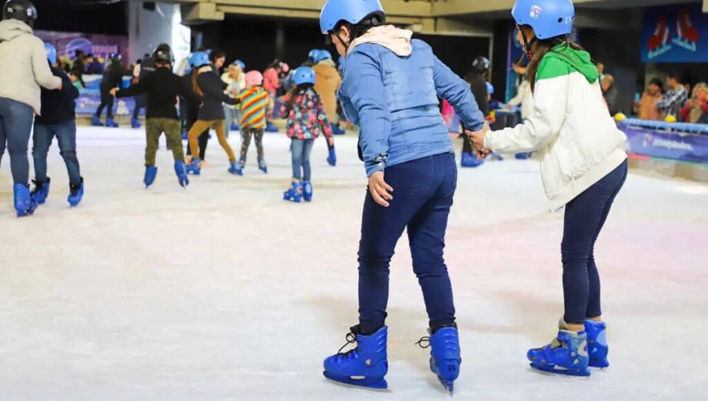 San Fernando inauguró una increíble pista de patinaje sobre hielo gratuita: cómo anotarse para utilizarla
