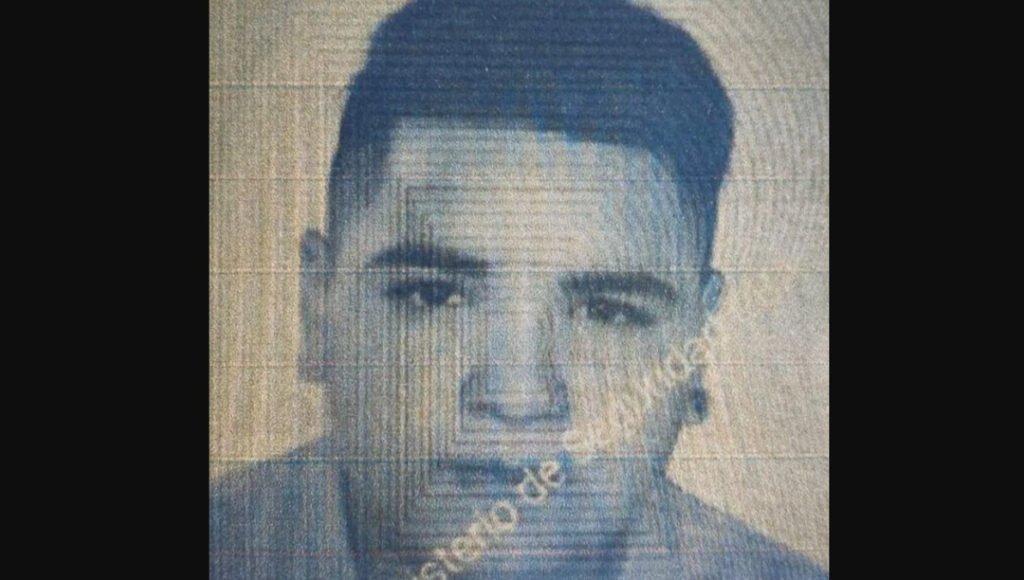 Facundo Ortíz, el nuevo sospechoso de haber matado a Morena Domínguez en la puerta de su colegio de Lanús, en la foto de su DNI, años atrás.