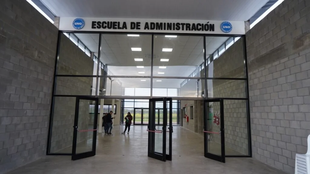 Se amplía la Universidad del Oeste: cómo es el nuevo módulo que tendrá espacio para seis mil estudiantes de Merlo