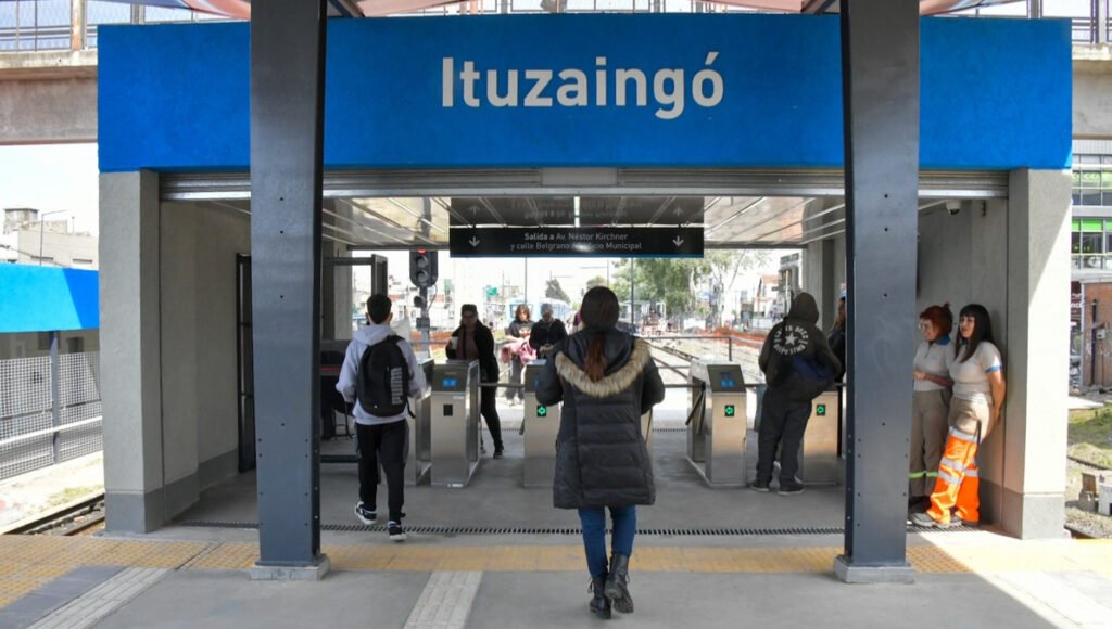 Estación Ituzaingó, tren Sarmiento.