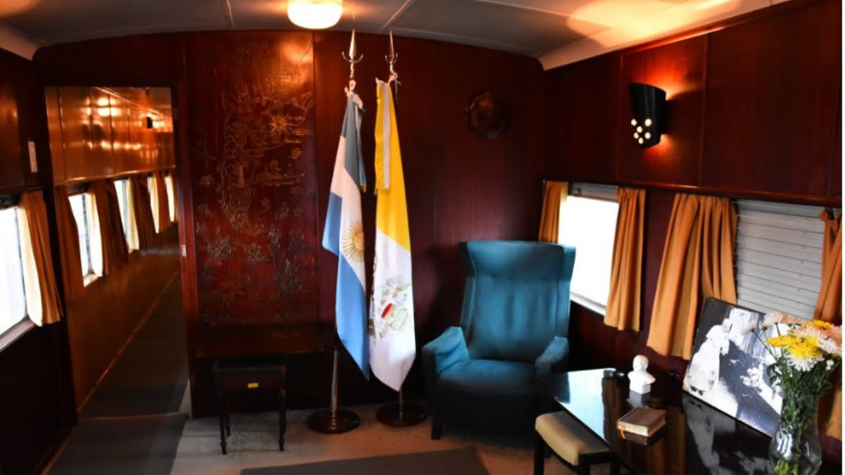 El Tren Museo Itinerante que llega a Mariano Acosta cuenta con el vagón en el que viajó el Papa Juan Pablo II en su visita al país en 1982.