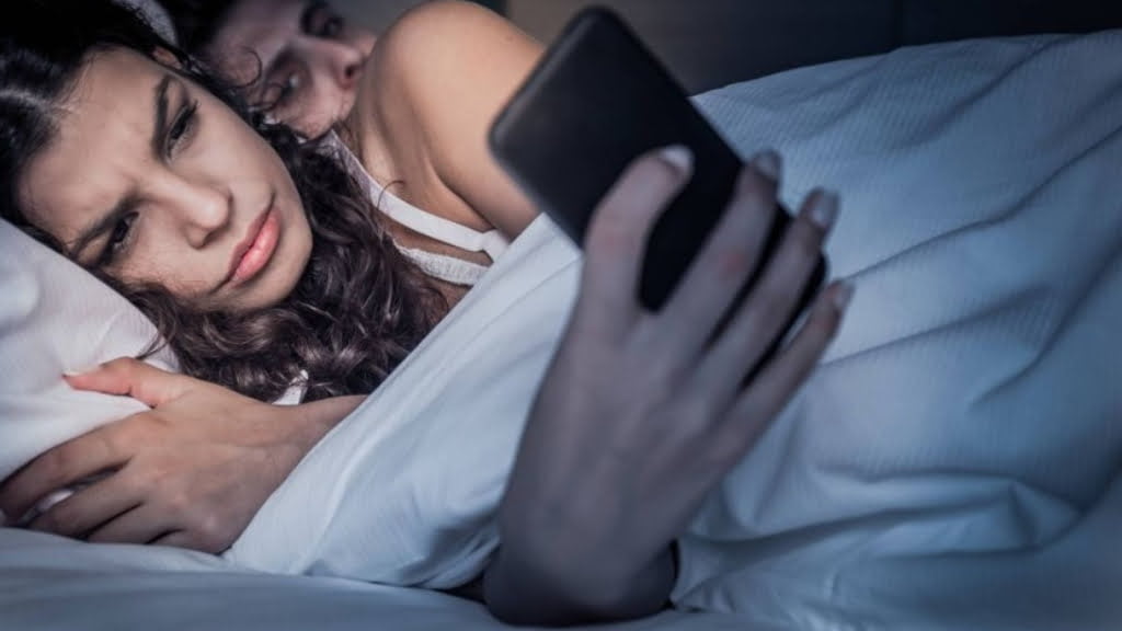 El uso de celulares y redes sociales disparó en las últimas décadas los índices de infidelidad.