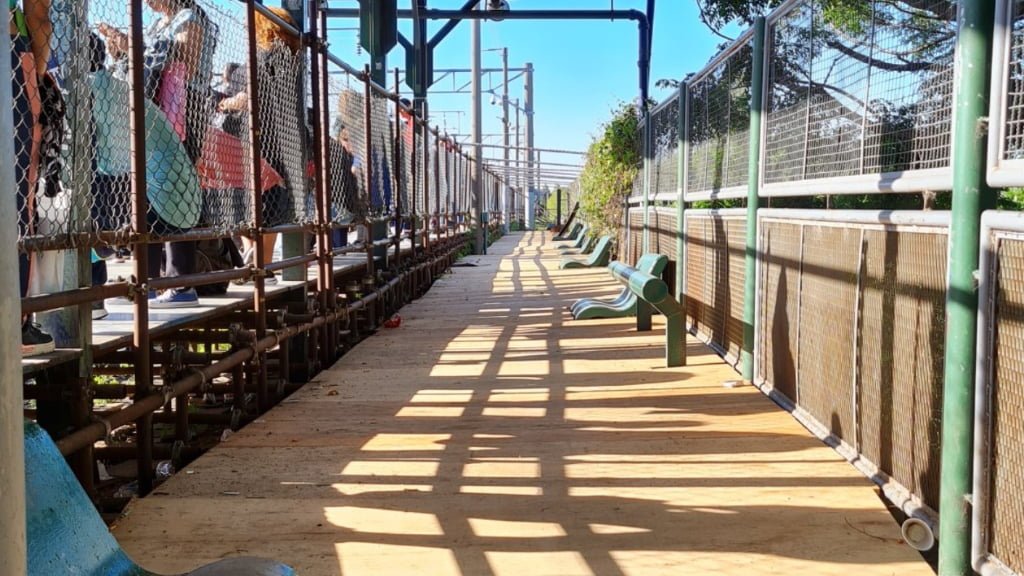 Andenes tubulares y de madera, el triste paisaje de la estación Avellaneda desde el año 2016.
