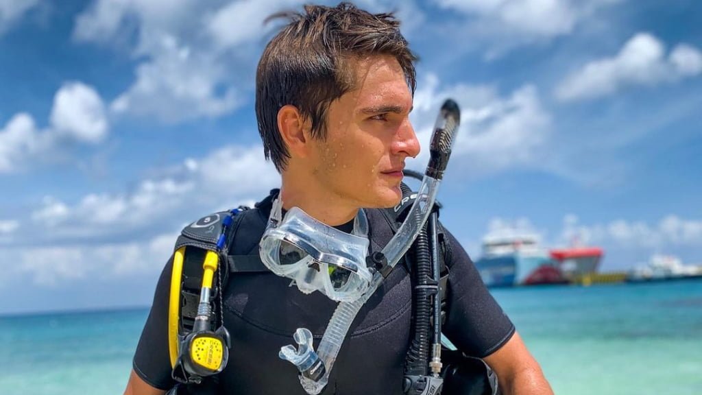 Es de San Miguel, tiene 24 años y fue elegido como el mejor fotógrafo de naturaleza del mundo: la historia de Nicolás Marín, el joven que le saca fotos a tiburones
