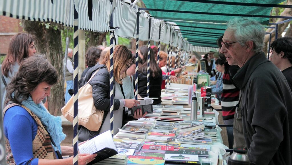 Llega la Feria del Libro a Vicente López con 165 stands: el cronograma completo del evento que reúne literatura, juegos y música