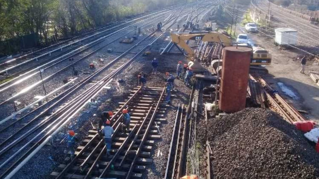El Empalme Maldonado del tren Mitre es el punto de partida de la renovacion de las vías en el ramal Tigre de esa línea ferroviaria.