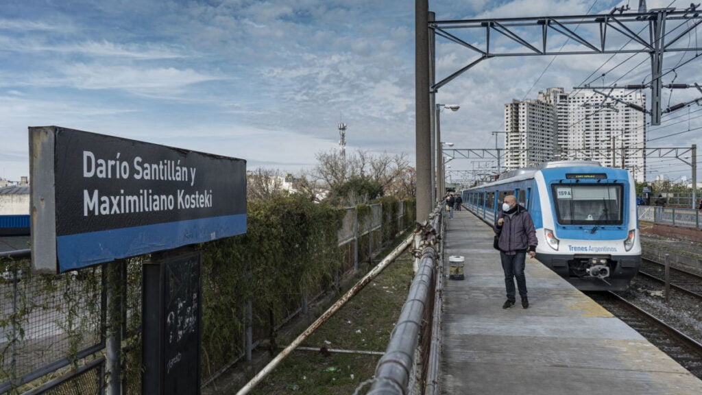 Tren Roca, Avellaneda, Sarandí, estación Vélez Sarsfield