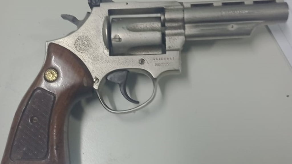 El arma que se le secuestró a Romero, una Taurus calibre 38 largo que fue disparada dos veces.