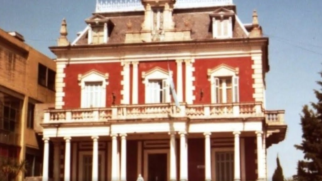El Instituto Imaculada inauguró en el Castillo de los Ayerza, en Castelar, una casa cultural con varias salas y auditorio.