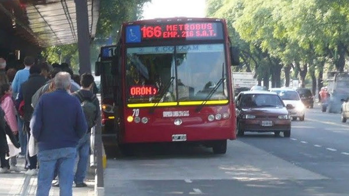Línea 166, Morón, Aeroparque, Metrobus