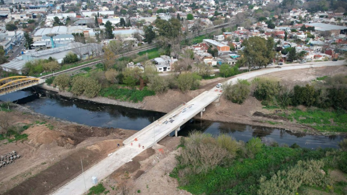 Puente sobre el Arroyo Morón, Tres de Febrero, Hurlingham, Diego Valenzuela