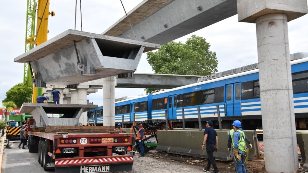 Una mega obra en Haedo en riesgo de quedar inconclusa: qué decisión se tomó con los puentes sobre las vías del tren Sarmiento