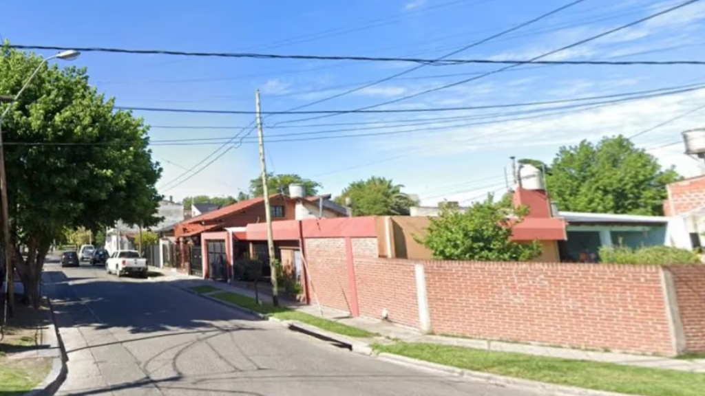 El frente de la casa donde mataron a María Arias, en medio de un barrio residencial de Castelar.