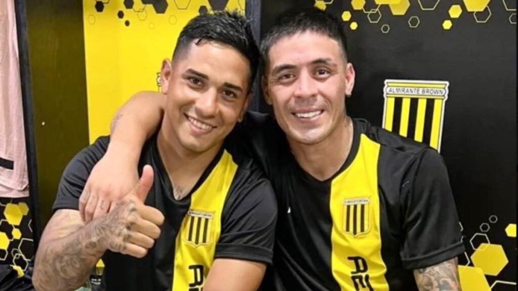 Pomelo Vera y Brian Fernández, la dupla ofensiva con la que se ilusonan los hinchas de Almirante Brown.