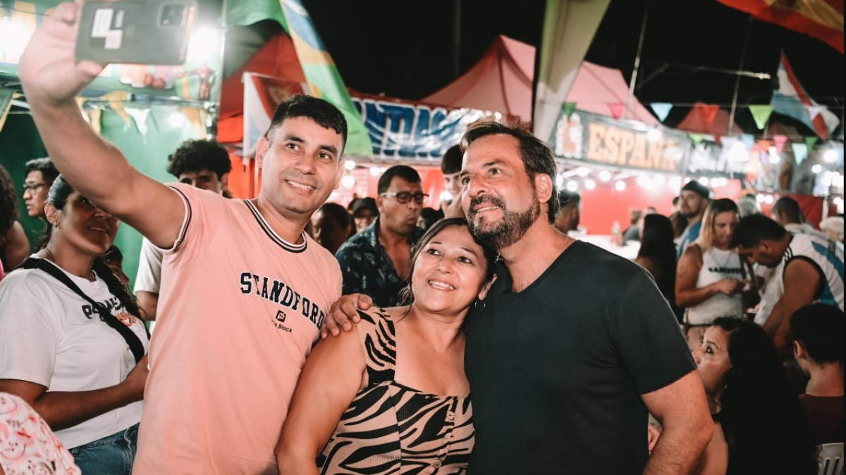 El fin de semana pasado el intendente de Escobar, Ariel Sujarchuk, estuvo de recorrida por la Feria D'Gustar, en Garín.