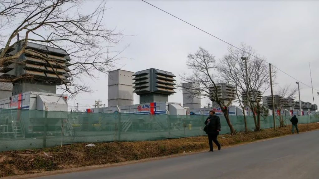 La planta termoeléctrica de APR, sobre la Ruta 25, también está en el ojo de la Justicia.