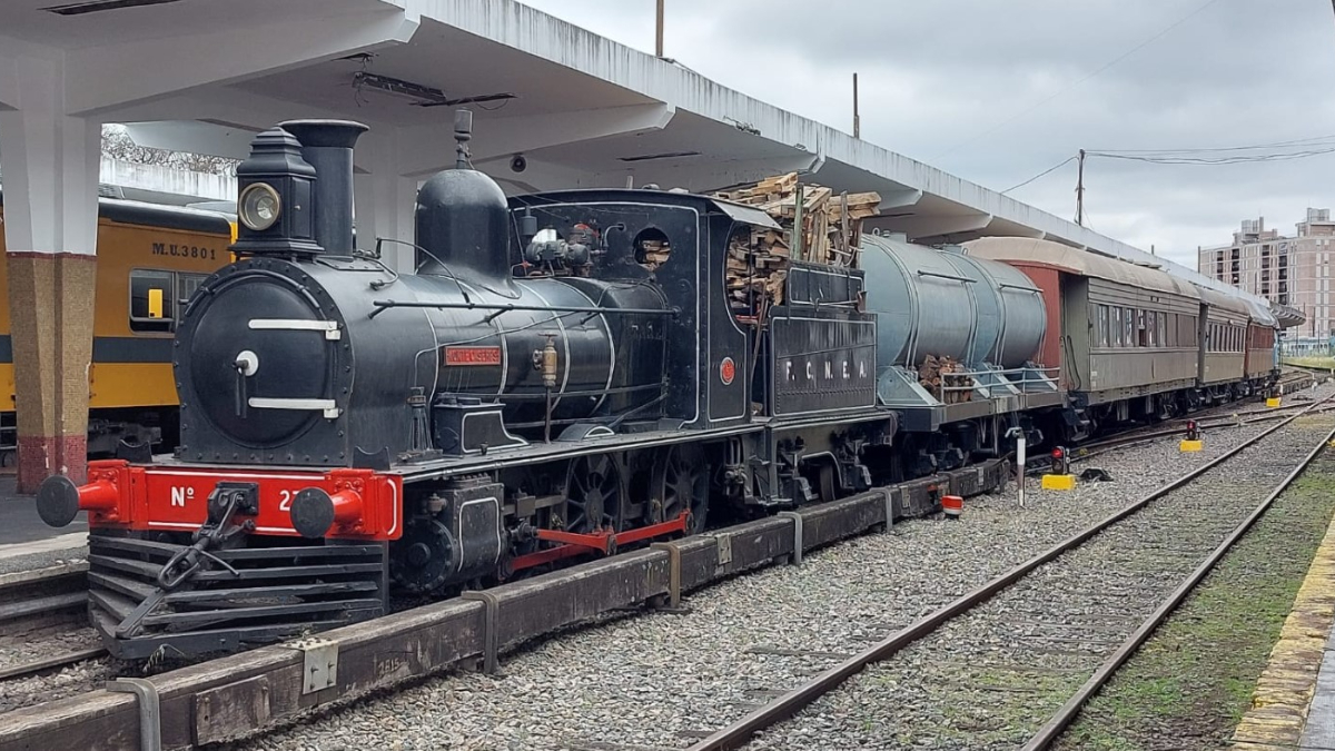 El Ferroclub de Sáenz Peña queda en la estación Coronel Lynch del Ferrocarril Urquiza, a metros de la avenida General Paz. Allí está la locomotora más vieja de Sudamérica.