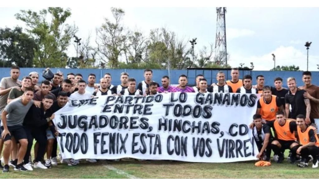 El mensaje de los jugadores de Fénix a Gustavo Cisneros en el último partido contra Cañuelas.