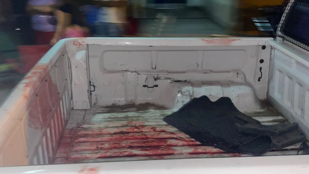 Otra imagen de la camioneta donde fue trasladado Roberto Mac Donald, el funcionario de seguridad de La Matanza asesinado en San Justo.