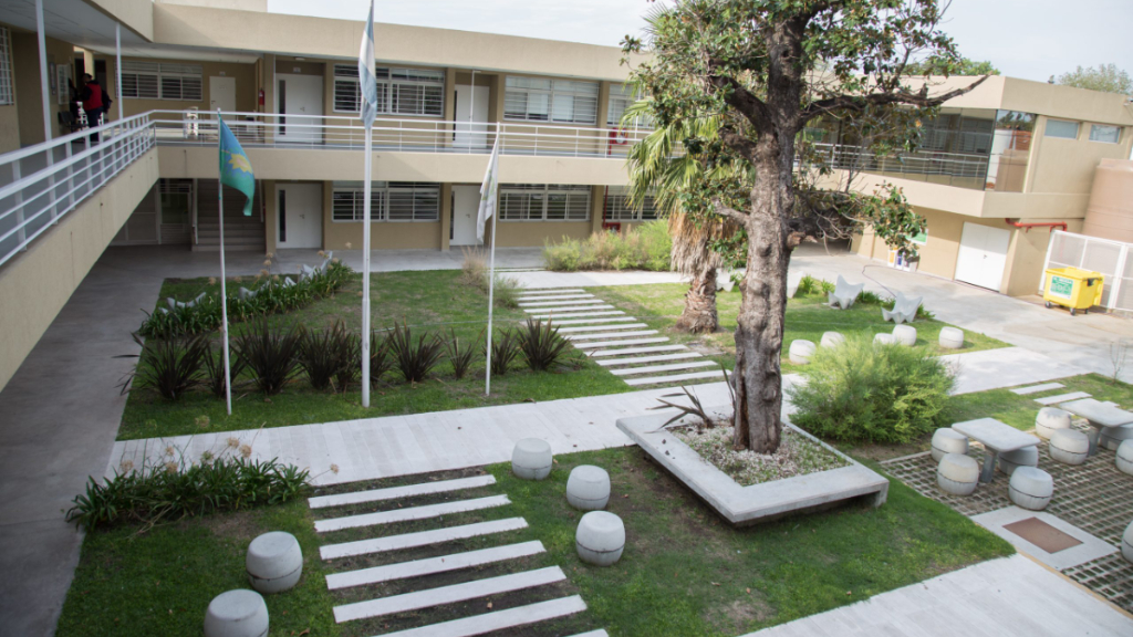 Centro Universitario de Vicente López, Munro