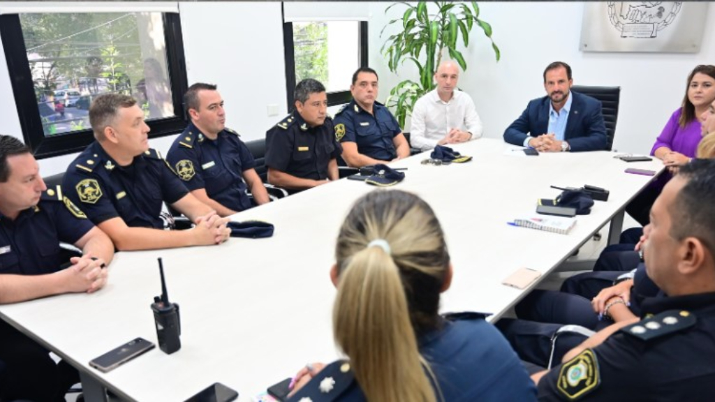 Tras las nuevas designaciones, el intendente Ariel Sujarchuk realizó la primera reunión de trabajo con los jefes policiales de Escobar.