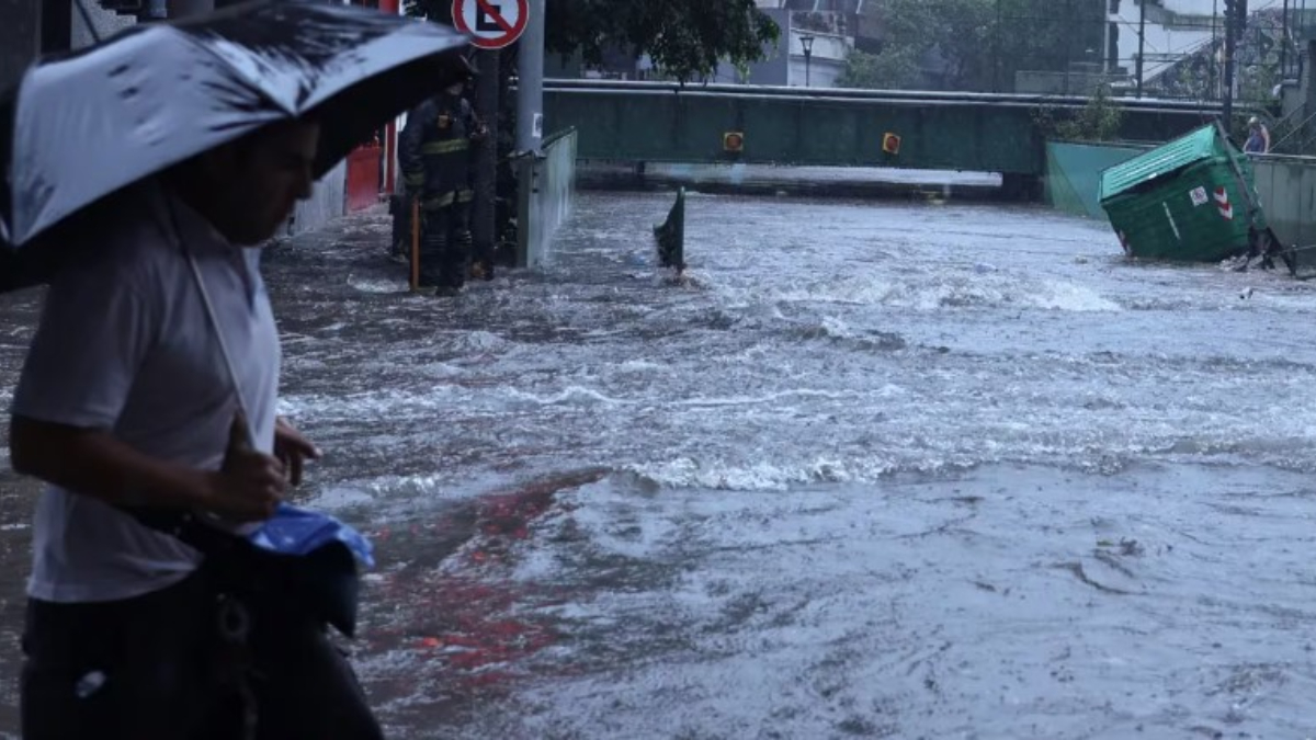 El temporal provocó un desastre en el Conurbano bonaerense. En un día cayó toda la lluvia prevista para el mes de marzo.