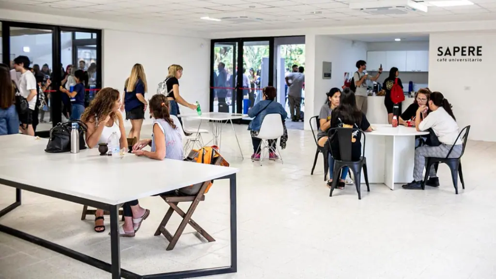 La nueva cafetería del Edificio de Aulas de la Universidad de Almirante Brown.