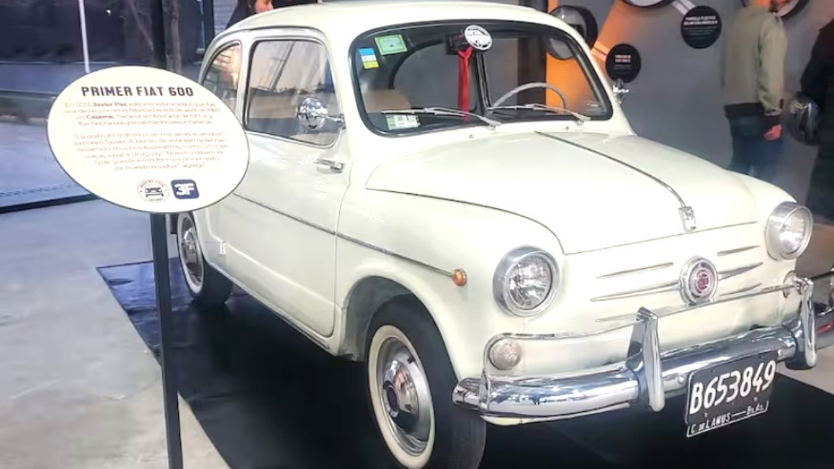 Inmaculado, así se exhibe en el Museo del Fitito el primer Fiat 600 fabricado en la planta de Caseros.