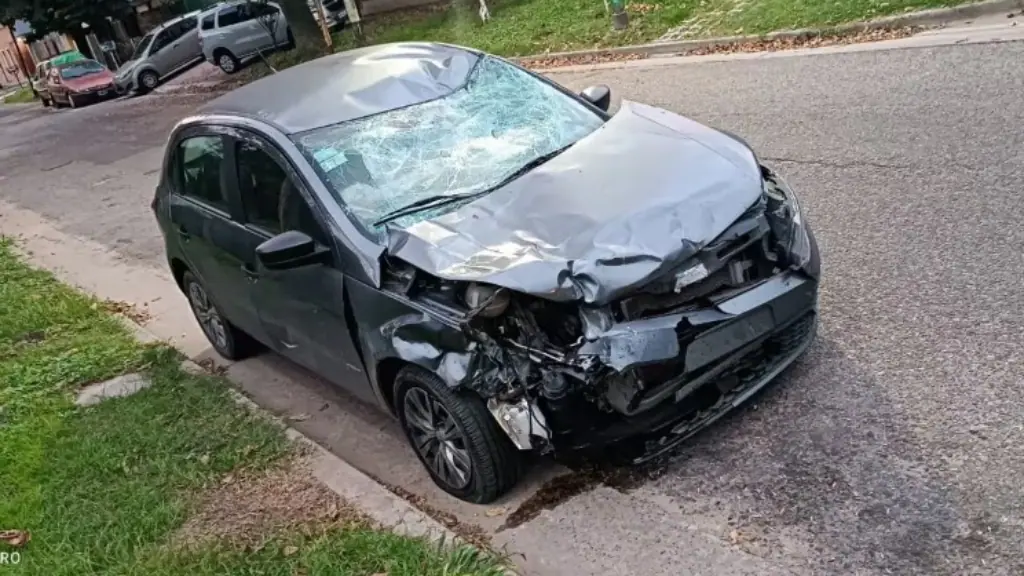 Así quedó el auto de Alvite luego de chocar a la moto. Está acusda de homicidio culposo.