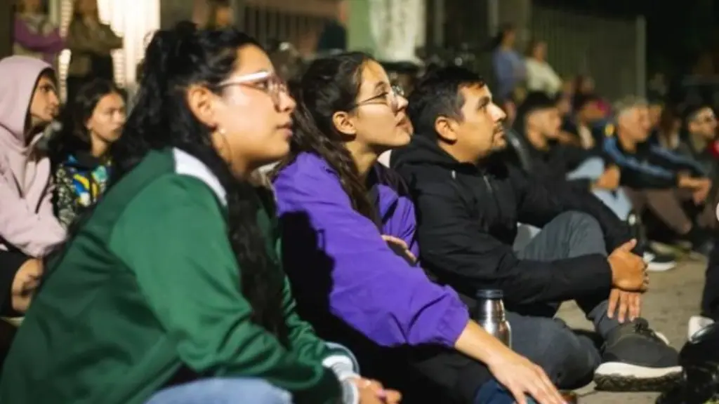 La vereda, una platea preferencial para disfrutar del mejor jazz en Temperley.