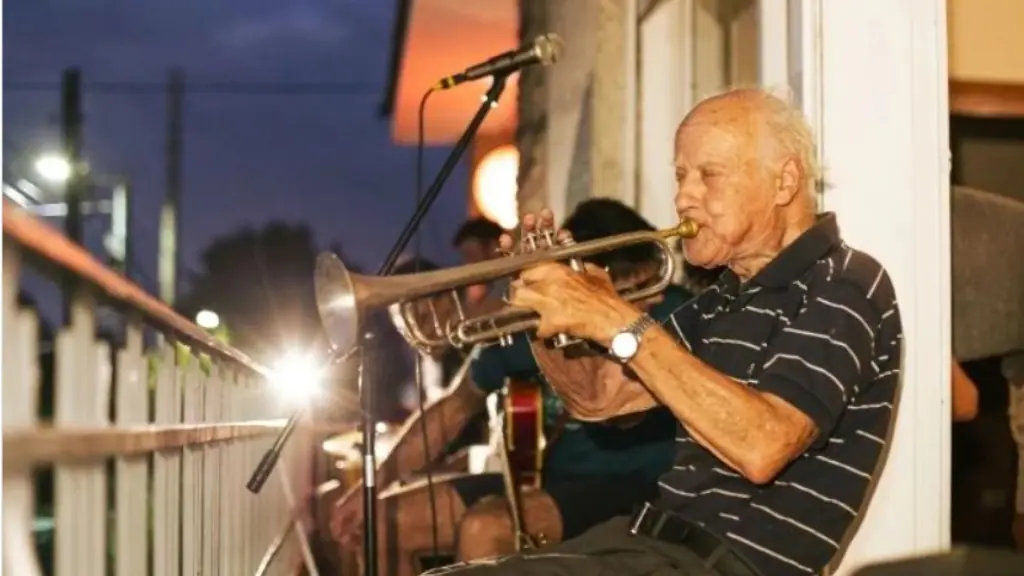 Los encuentros están abiertos a músicos amigos de todas las edades, y también a quienes quieran subir al balcón a mostrar lo suyo.