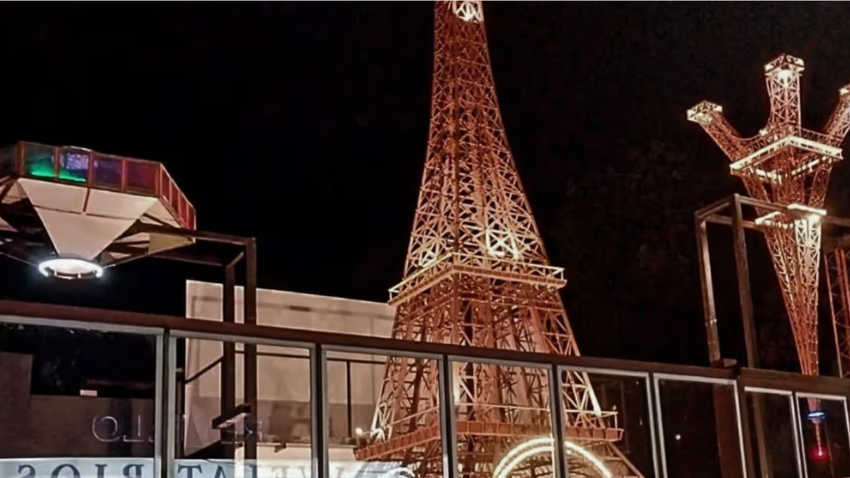 La segunda Torre Eiffel de Ituzaingó, con su torrecita invertida al lado, serán inauguradas el próximo 9 de mayo.