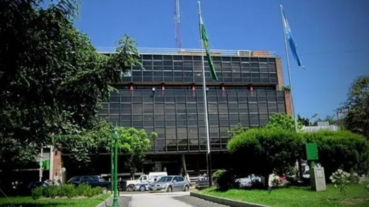 El Palacio Municipal de Esteban Echeverría, en Monte Grande. Allí se realizan los trámites para inscribirse en la nueva moratoria.