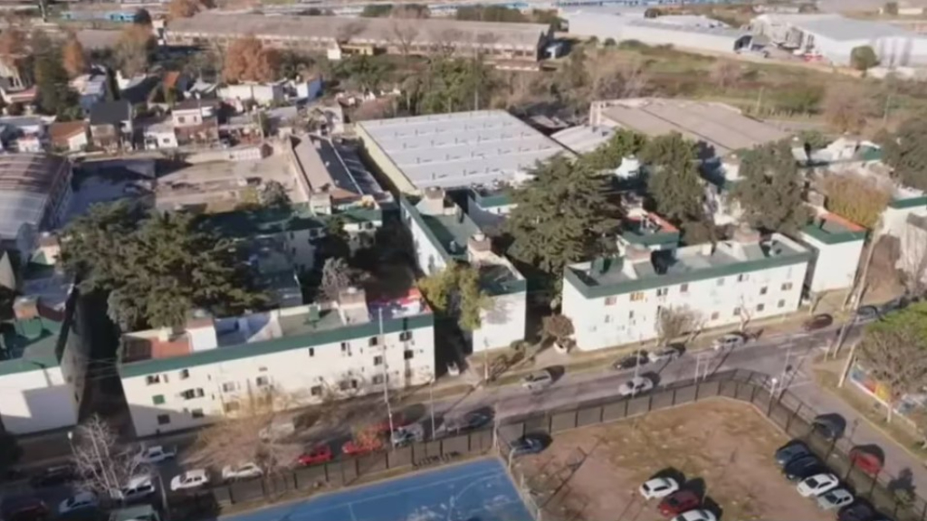 Una vista aérea del Barrio Envión 3 de Haedo donde vive el Pollo Sobrero.