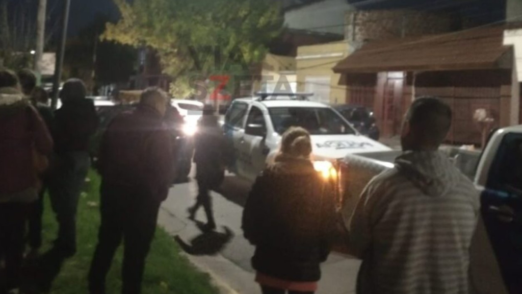 En el momento de la detención de Robledo muchos vecinos salieron a la calle a aplaudir el accionar policial en Villa Tesei.