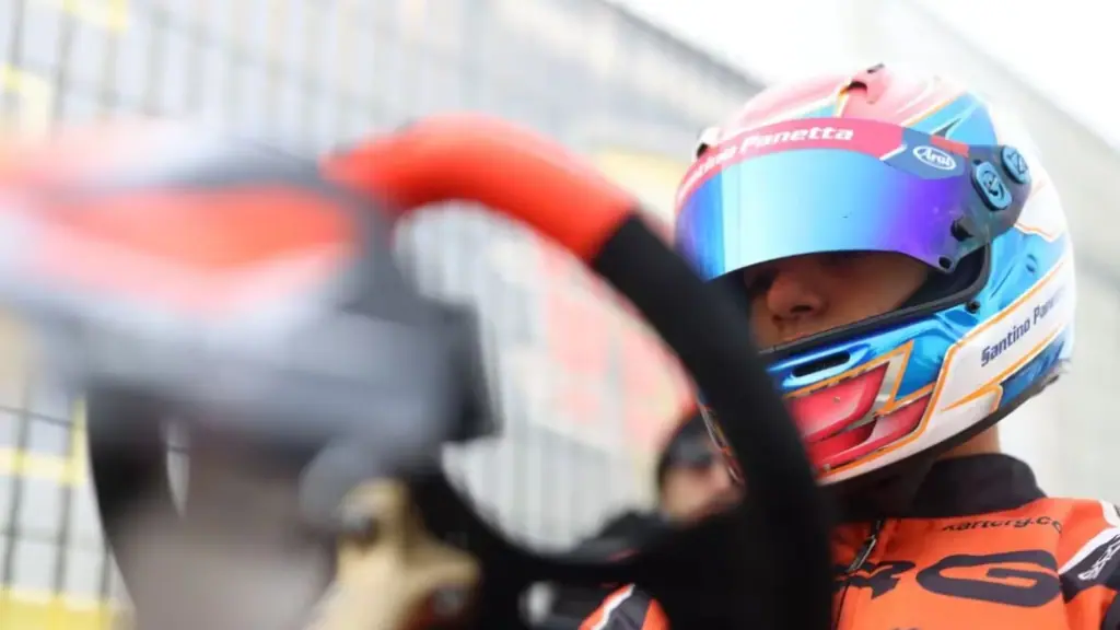 A los seis años, el abuelo de Santino le regaló un karting y el pibe tuvo un flechazo que lo llevó a no querer bajarse más.